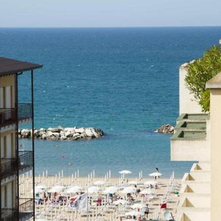 Hotel Nautilus Cattolica Luaran gambar