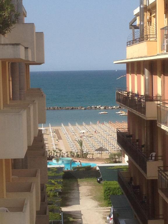 Hotel Nautilus Cattolica Luaran gambar