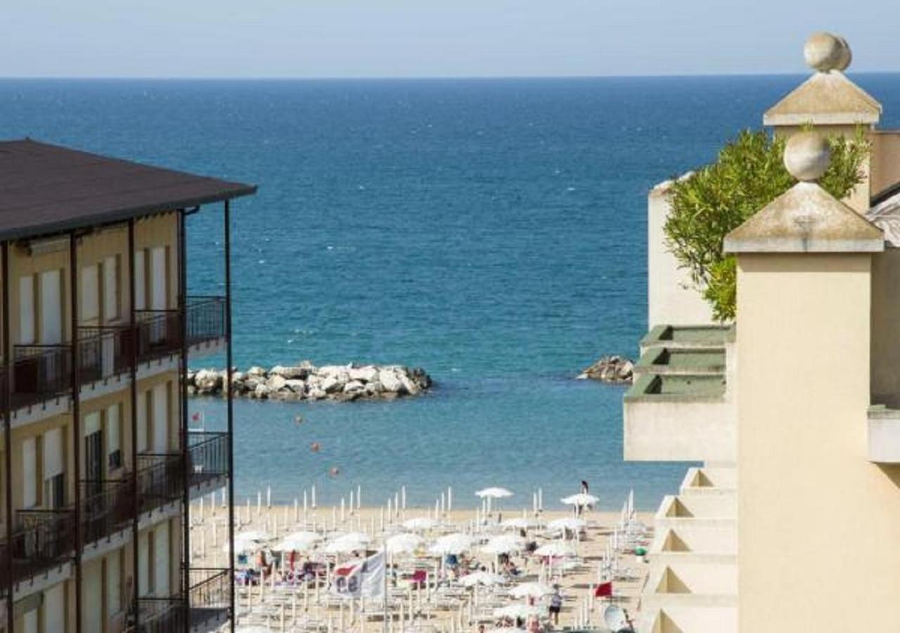 Hotel Nautilus Cattolica Luaran gambar